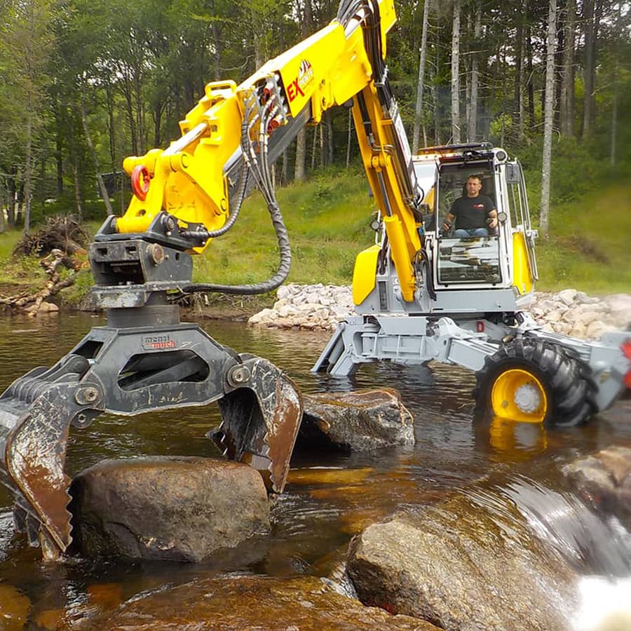 Stabilisation de berges et enrochement à Charlevoix par pelle araignée